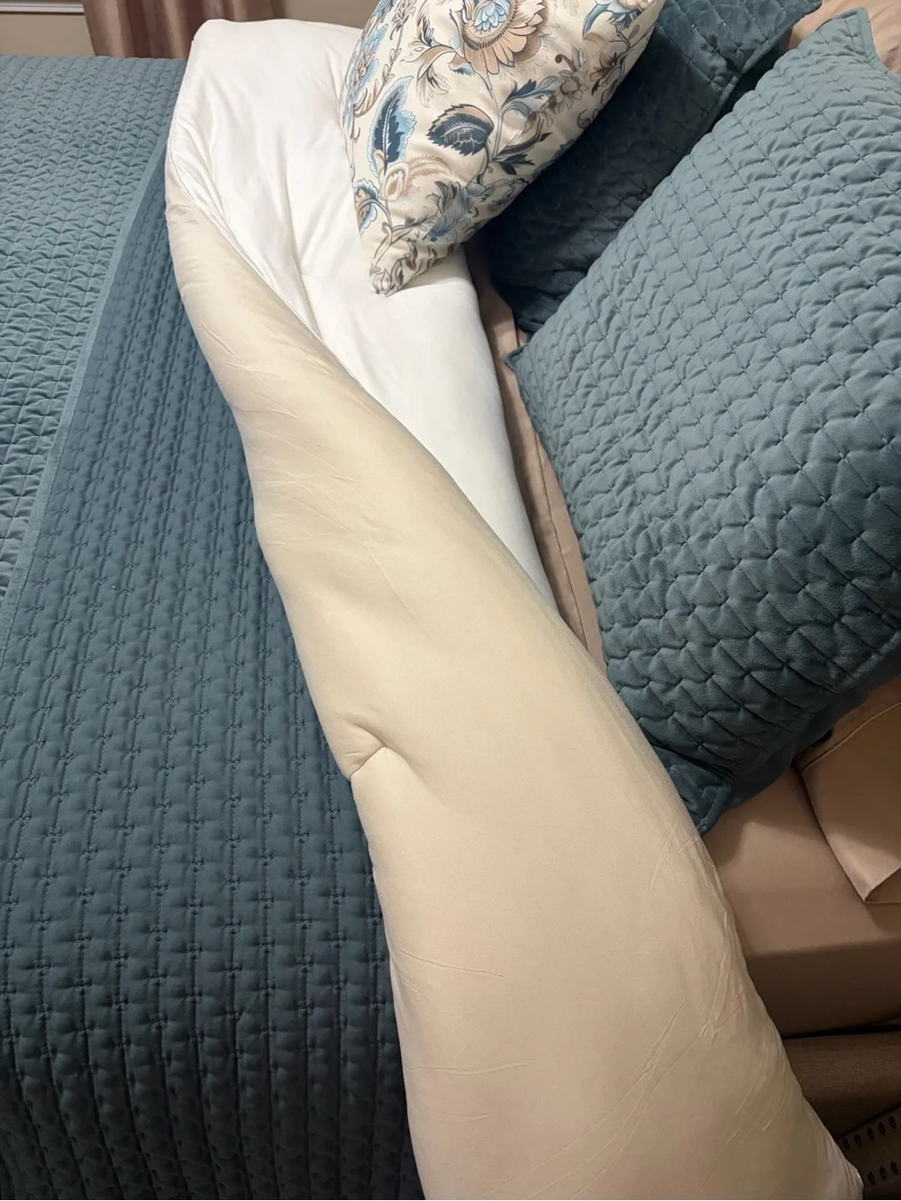 Mellow: Queen Plush Cream/Sand and White Comforter